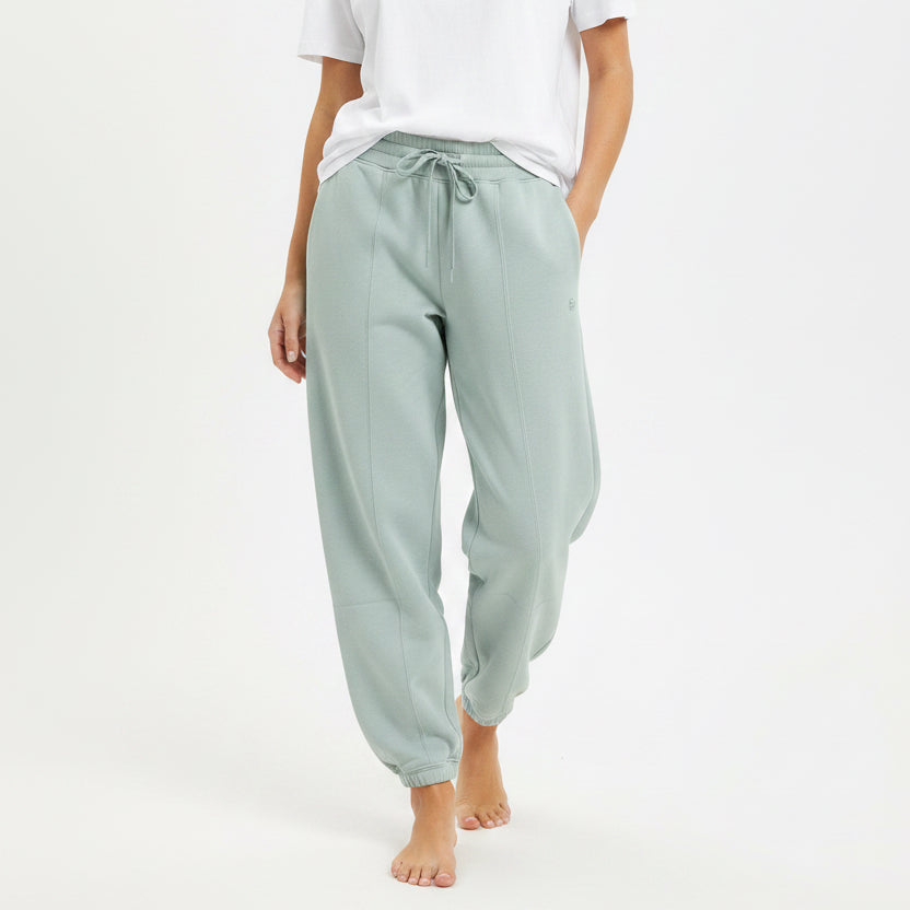 Beyond Yoga LuxeFleece™ Barrel Sweatpant - Pale Blue - Small - Skorzie