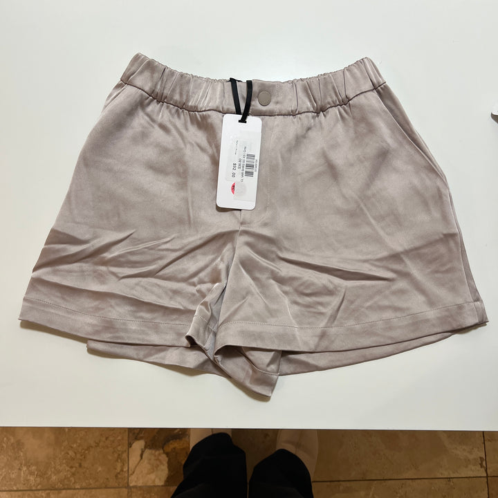 Varley Sarka High Rise Short (4") - Silver Cloud - X-Small - POS ONLY - Skorzie