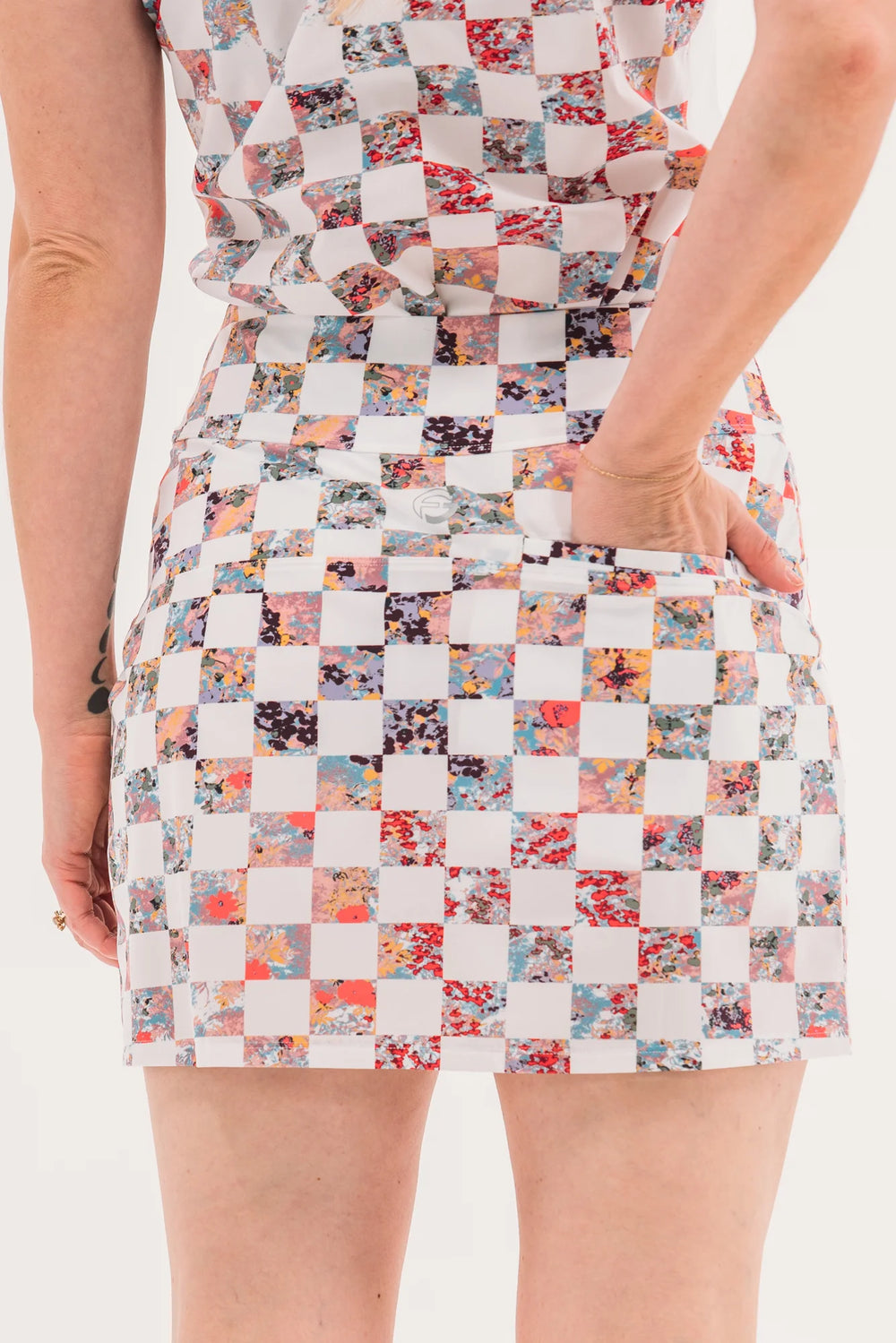 Foray Golf Hidden Pocket 15.5" Skirt - White Check Floral - Skorzie