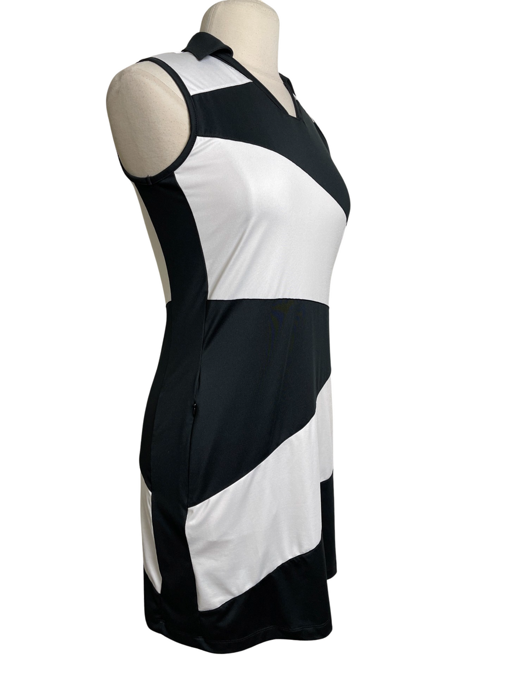Tail Sleeveless Color Block Golf Dress - Black/White - Small - Skorzie
